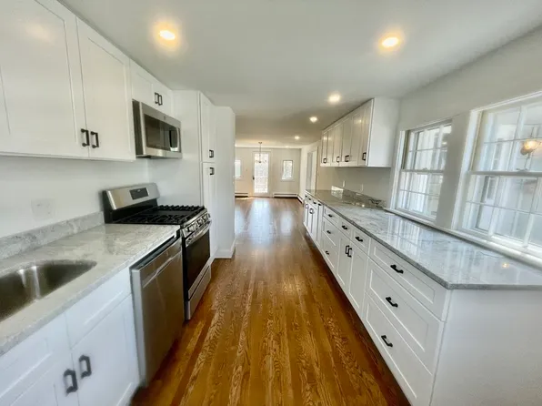 31 Garfield Ave, South Hamilton, MA 01982