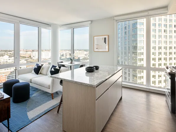 22-44 Jackson Avenue image 1 of 33