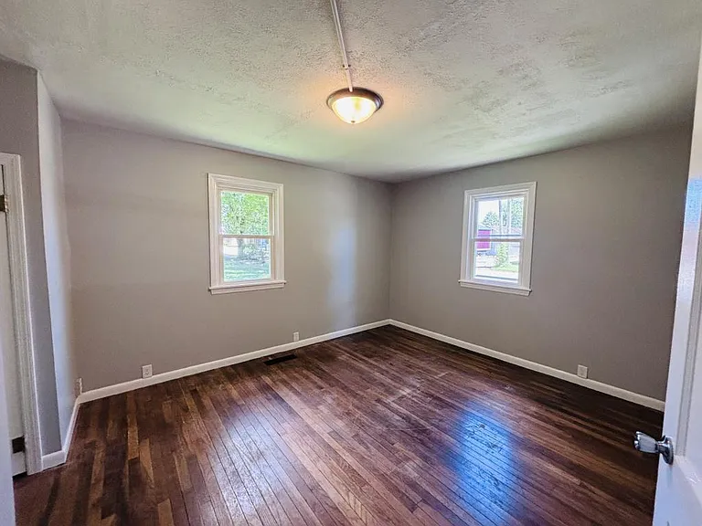 272 S Pearl St — Photo 12