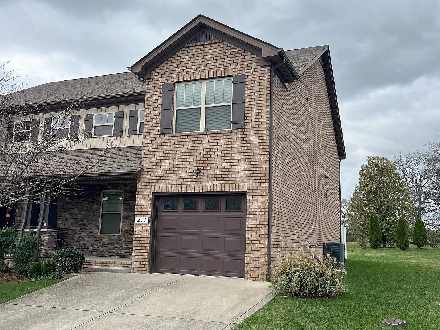 3 bed, 3.0 bath, 1697 sqft, $2,100 — Photo 1