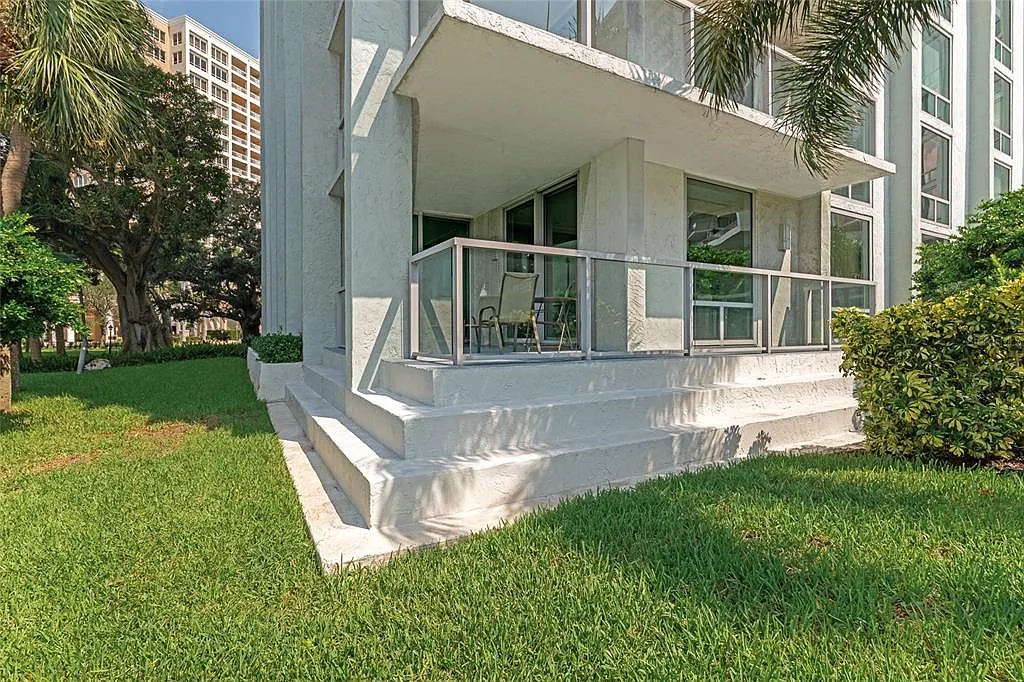 2 bed, 2.0 bath, 1577 sqft, $4,000 — Photo 4