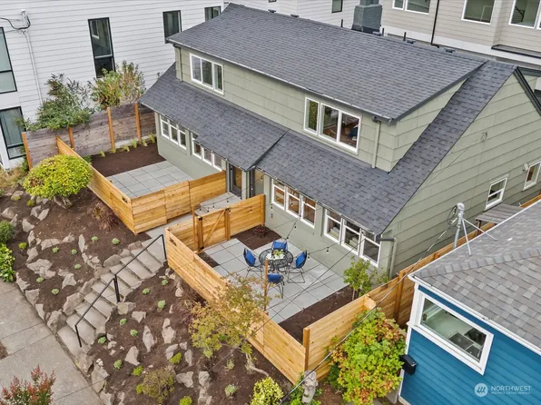 3854 Beach Drive SW, Seattle, WA 98116