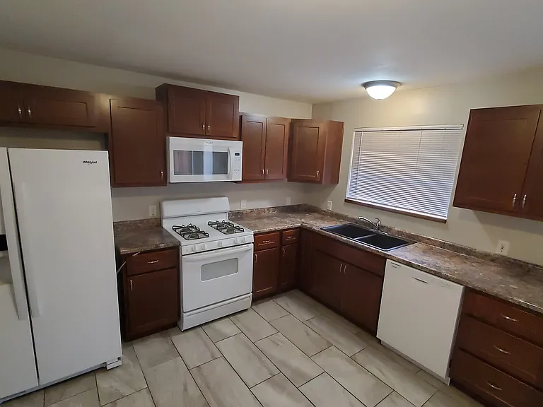 Kitchen Pic #1