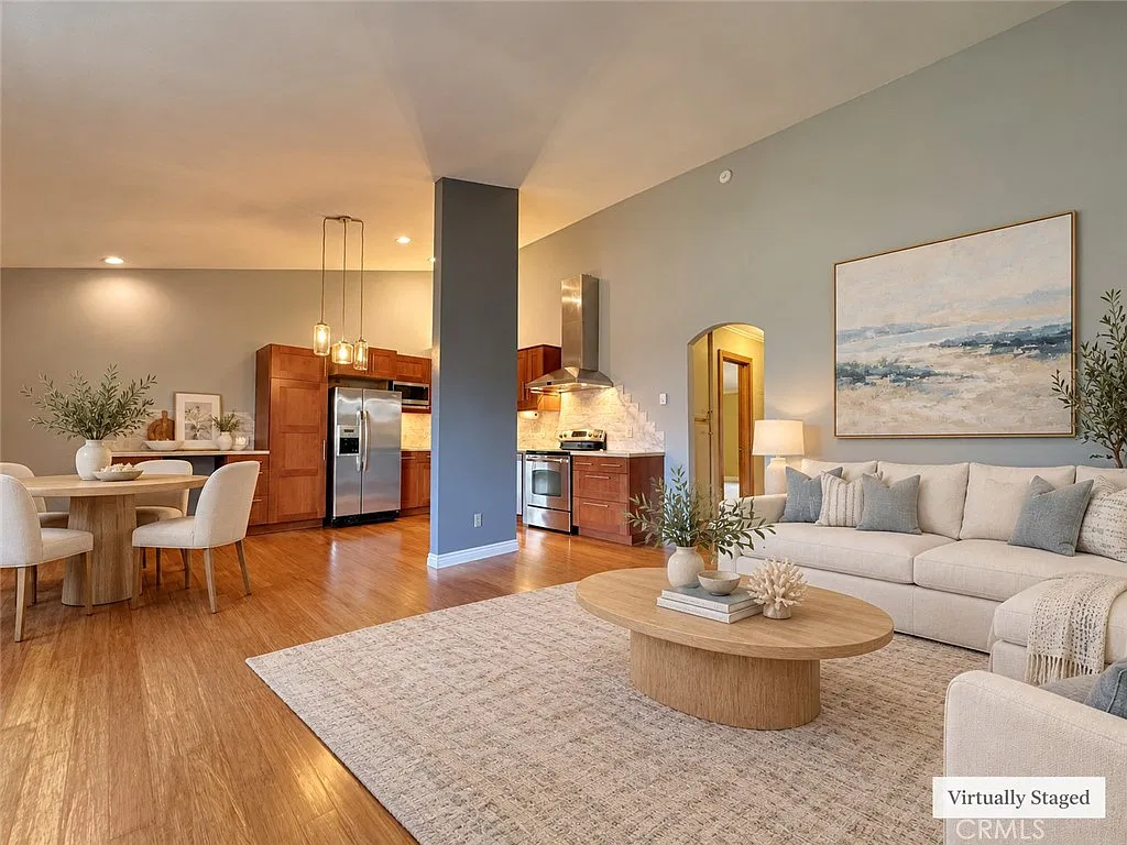2 bed, 949 sqft, $3,400 — Photo 1