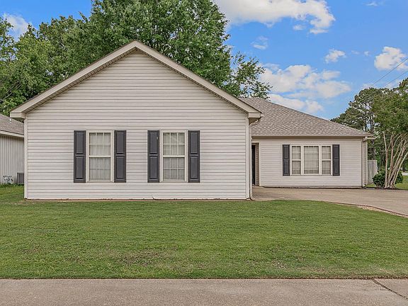 2nd image of 900 Craighills Pl