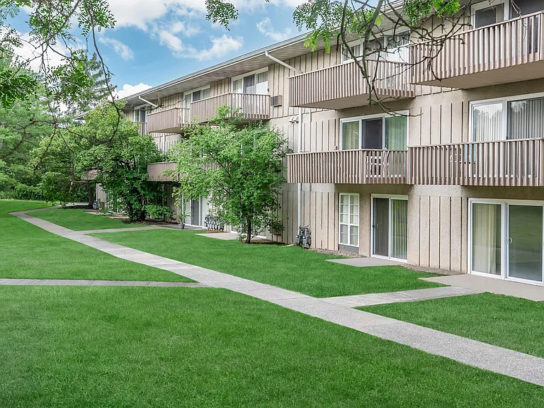 Lansing West Apartments — Photo 6