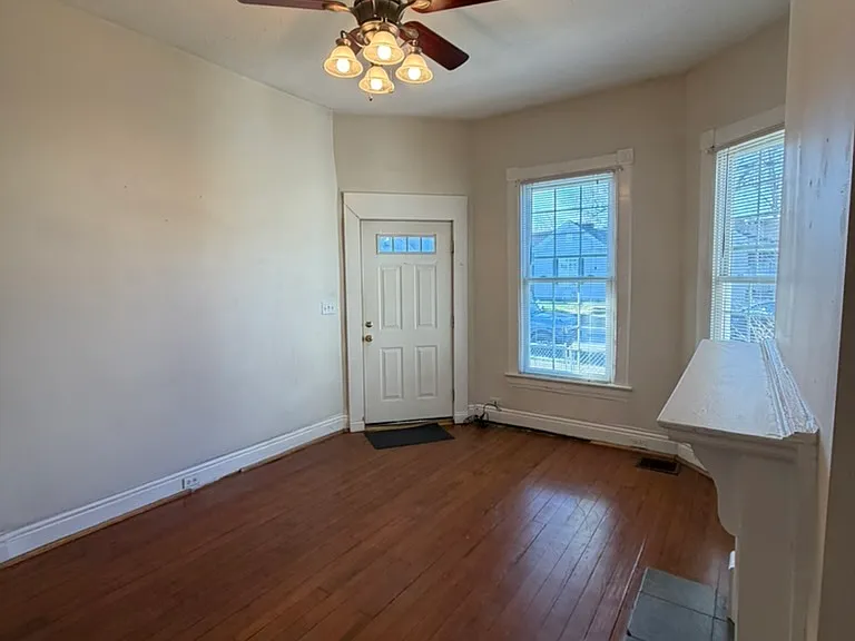 427 Montana Ave — Photo 5