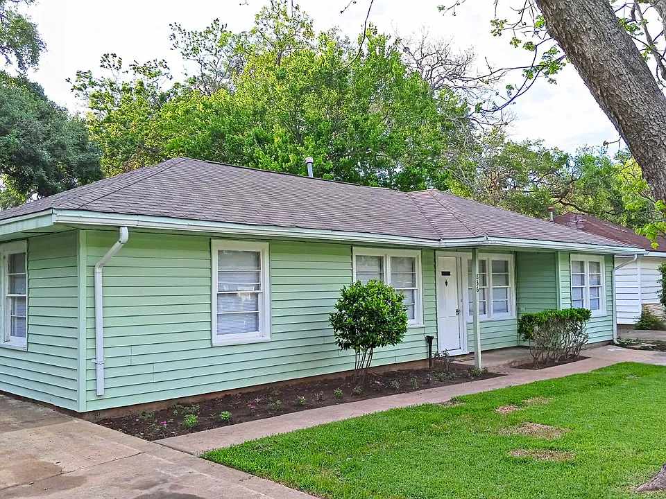 836 Magnolia St