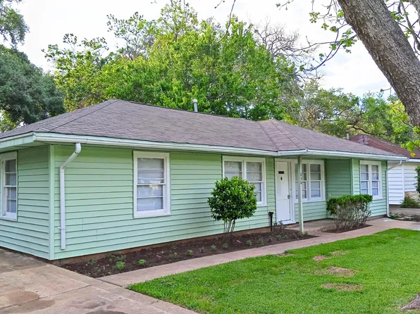836 Magnolia St, Lake Jackson, TX 77566