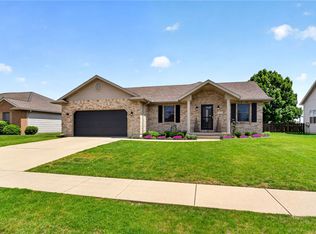412 Clover Hill Dr, Tipp City, OH 45371