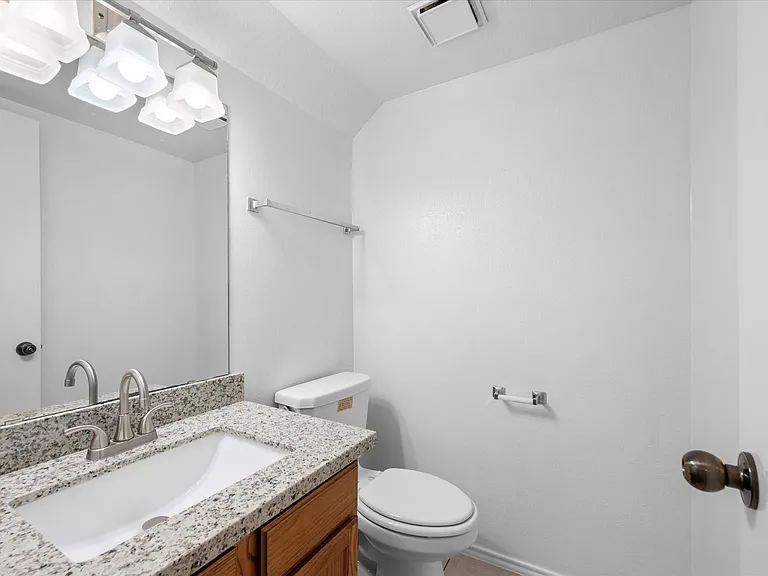 16311 Salinas Ln — Photo 12