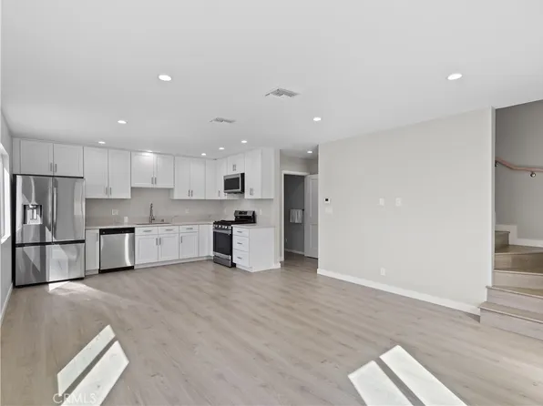 7318 Leescott Ave, Van Nuys, CA 91406