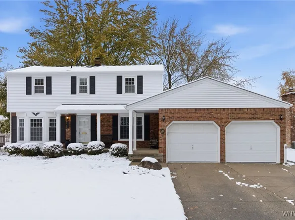 90 Swanson Ter, Williamsville, NY 14221