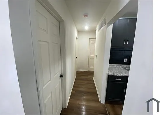 3 bed, 854 sqft, $1,580 — Photo 3