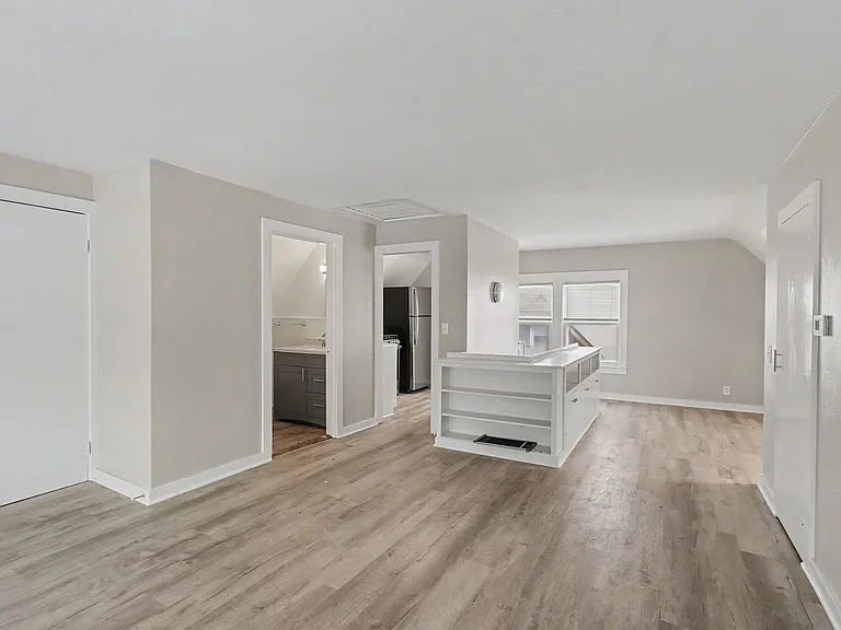 936 W Kalamazoo Ave — Photo 4
