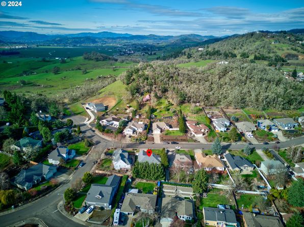 2375 NW Witherspoon Ave, Roseburg, OR 97471