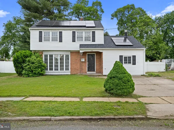 410 S Arthur Dr, Edgewater Park, NJ 08010