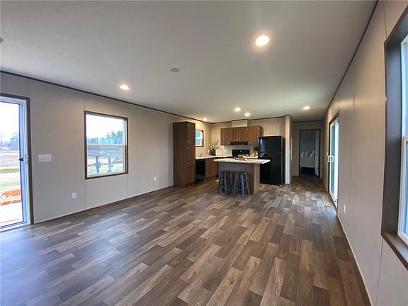 3rd image of 724 Palmer Rd