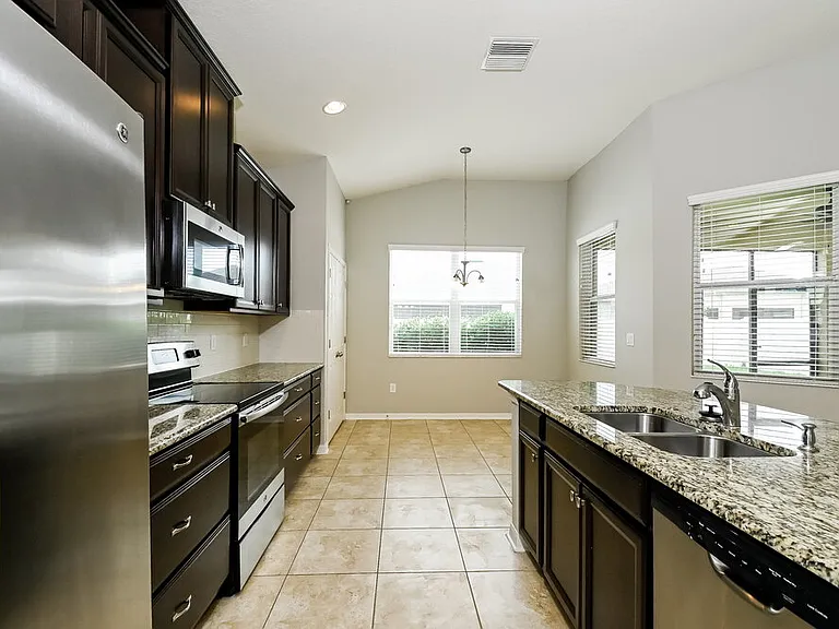 8204 Belle Grove Ct — Photo 7
