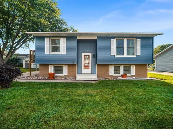 1019 Fleur Dr, Waterloo, IA 50701