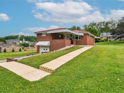 329 Darragh Hermine Hempfield Ter, Irwin, PA, 15642
