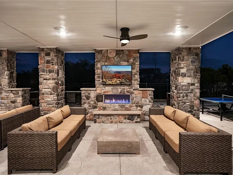 213 Center Meadow Ln — Photo 49