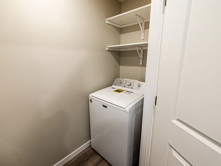 Kings Ridge Apartments — Photo 28