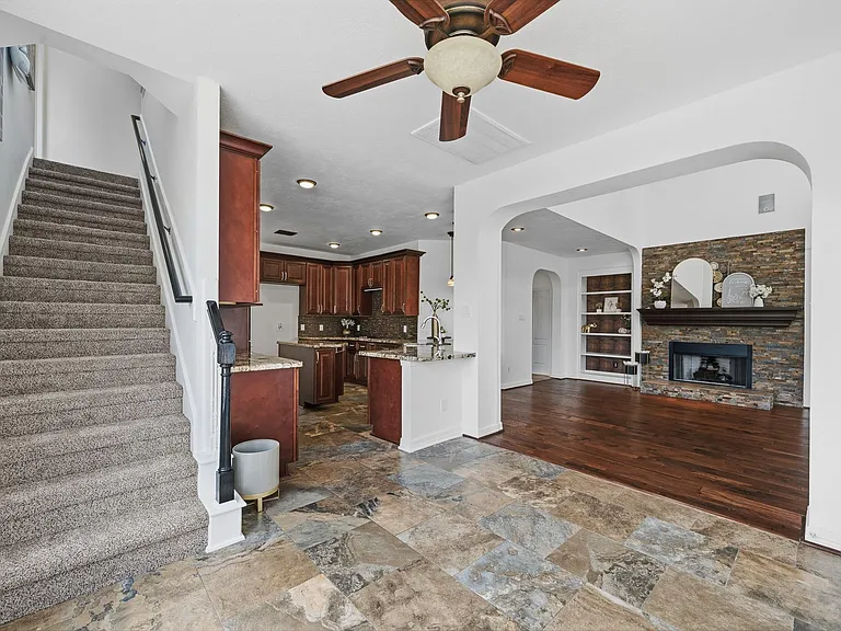 7211 Savannah Glen Ln W — Photo 18