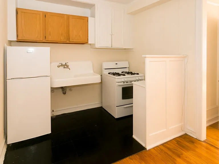 1211 W Elmdale #L2 — Photo 4