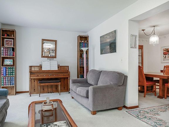 5th image of 5304 Newport Dr