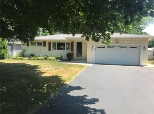 450 Biscayne Dr, Rochester, NY 14612