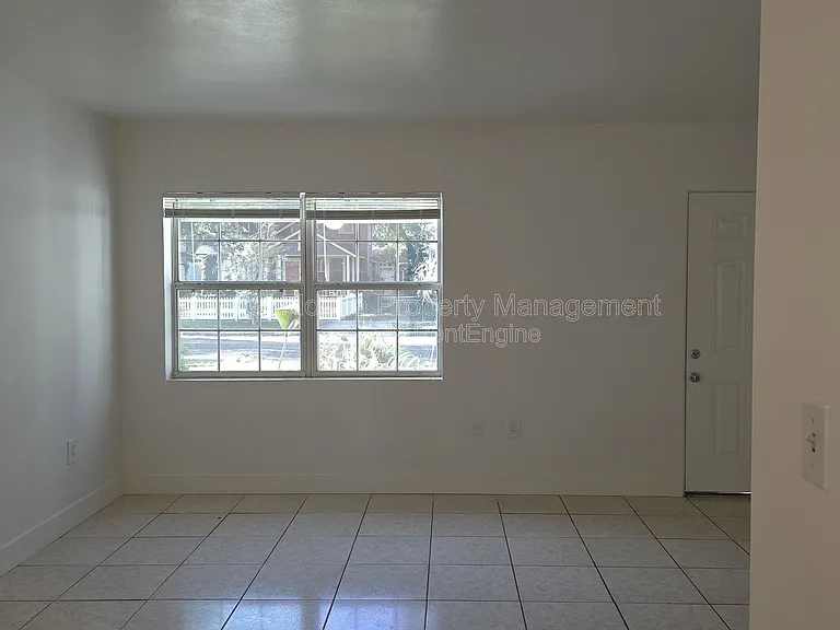 1010 E Central Blvd — Photo 6