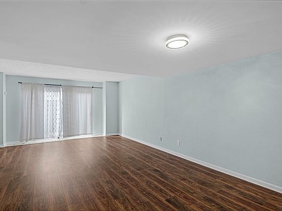 3rd image of 44 Knollwood Cir