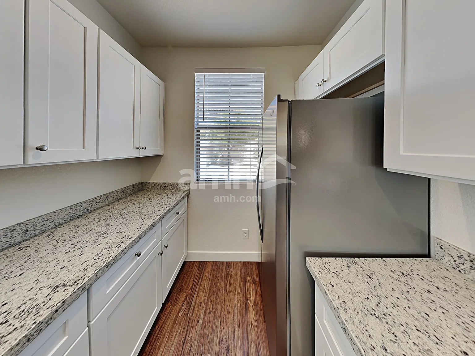 3 bed, 3.0 bath, 1458 sqft, $1,905 — Photo 4