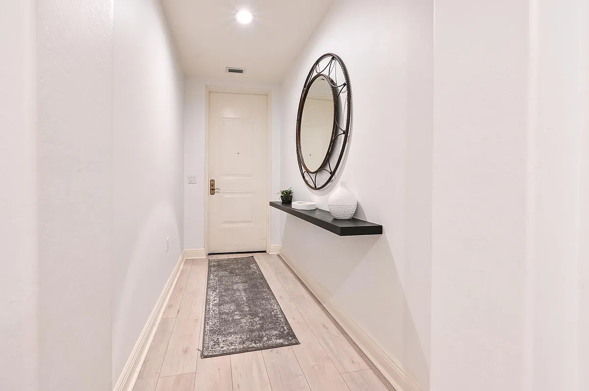 Foyer entrance - 965 Sandpiper St