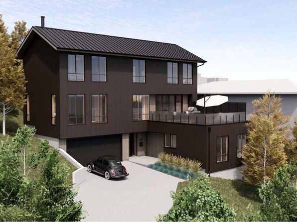 836 E Bison Path SE, Calgary, AB T2G 4L5