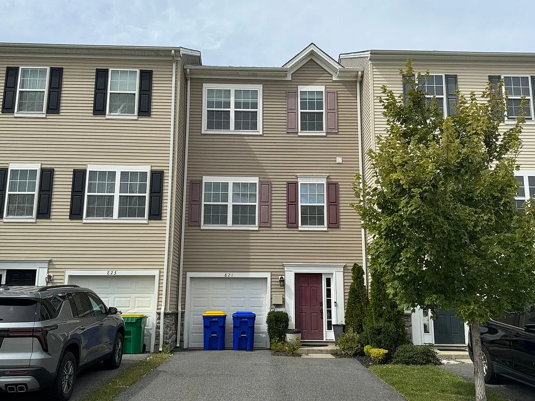 3 bed, 2.0 bath, 2100 sqft, $2,450 — Photo 3
