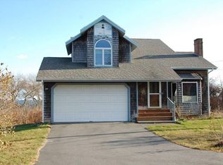 9 Pebble Ln, Bailey Island, ME 04003