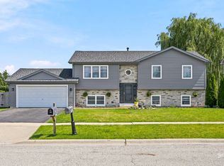5903 Castlewood Trl, McHenry, IL 60050