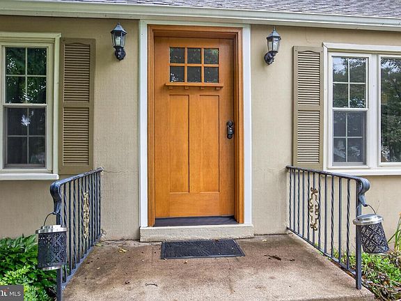 3rd image of 339 E Linfield Trappe Rd