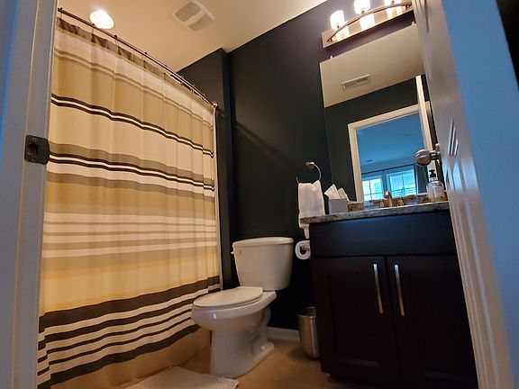 Guest Bath with Shower/Tub