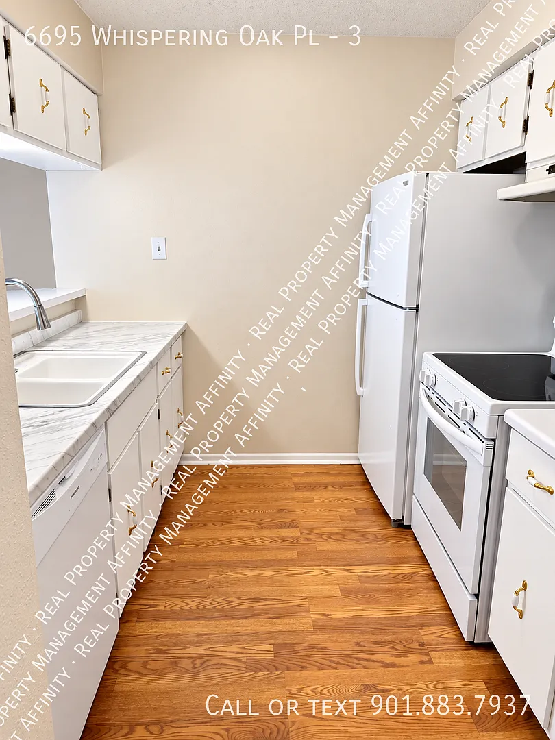 Beautiful East Memphis Condo in Whispering Oaks | 2BR, Prime Location — Photo 4