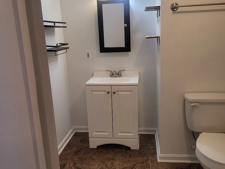 1103 Douglas St — Photo 14