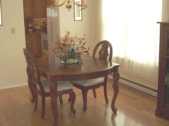 Wood floors in DR too.