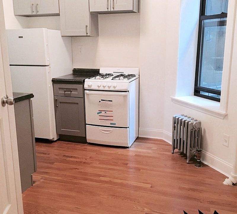1st image of 304 E 11th St APT 1B