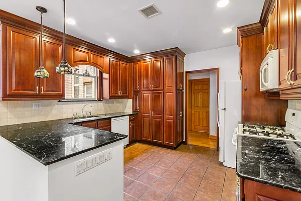 Rented by Compass | media 21