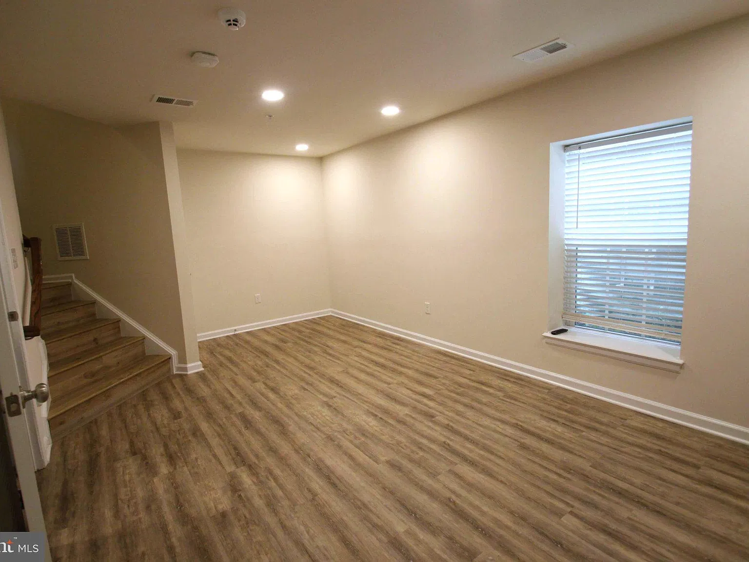3 bed, 2.5 bath, 2040 sqft, $3,000 — Photo 4