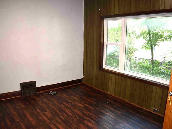 2nd image of 1640 COLLEGE AVENUE