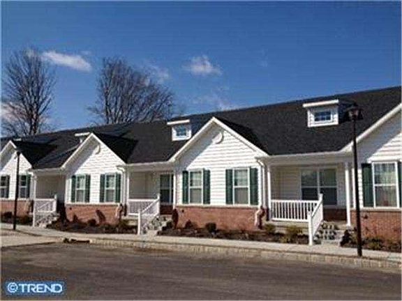 5th image of 15054 Dahlia Dr