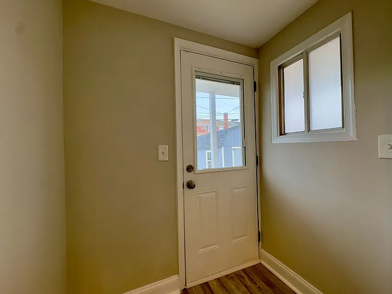 1922 Ewald Ave — Photo 7